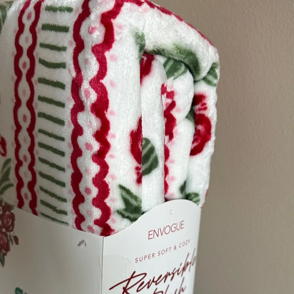 Envogue Reversible Plush Blanket Holiday Christmas Queen Red Rose 🌹 NEW!
